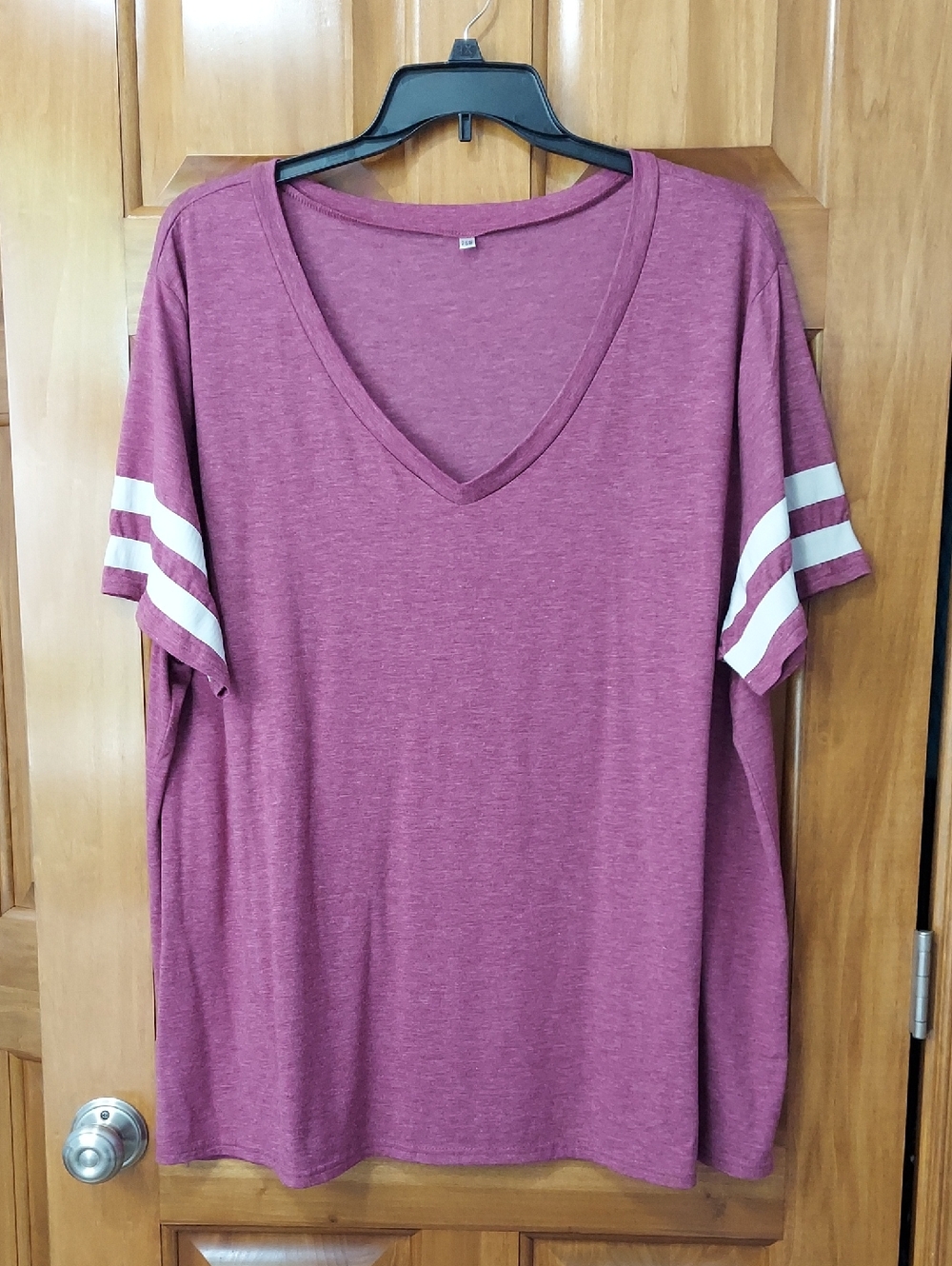 Chic Women's V-Neck Short Sleeve Tee in Rasberry, White Sleeve Stripes, Size 26